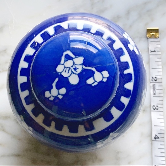 VINTAGE Chinese porcelain jar with lid - Picture 9 of 13